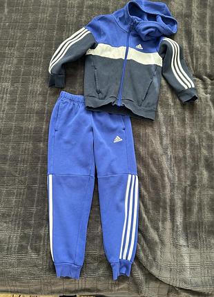 Спортивний костюм adidas