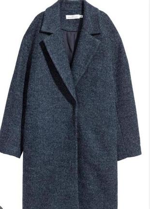Брендовое демисезонное женское пальто размер s,бренду h&amp;m.
хорошее качество, 14% шерсть, два боковых кармана, застежка на одну кнопку.
модель свободного кроя