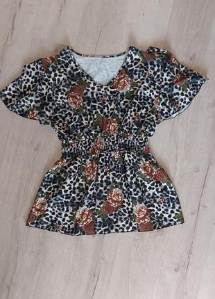Женское платье с леопардовым принтом и цветочным узором