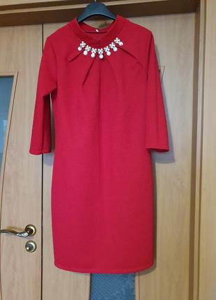 Платье красное