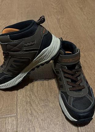 Продам демісезонні черевики дитячі на хлопчика skechers, коричневі, 34 р. (21,5 см)