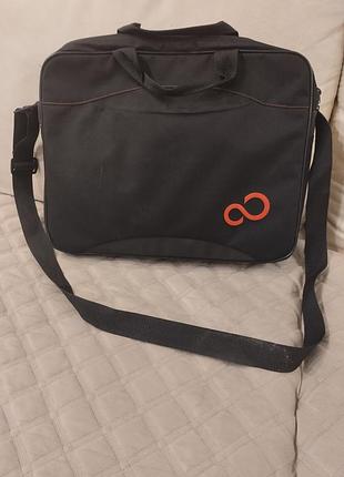 Сумка для ноутбука от бренда fujitsu, модель которой идентифицируется как fujitsu casual entry case 16