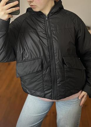 Чорна куртка