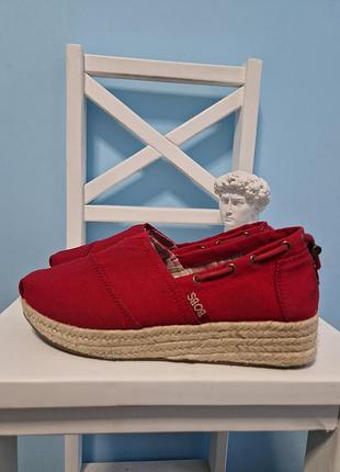 Кеды на танкетке skechers bobs красные эскадрильи
