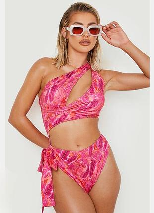 Яркий слитный купальник boohoo