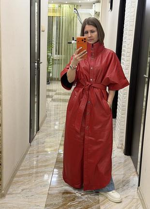 Довгий плащ натуральний шкіряний жіночий приталений з поясом червоний плащ