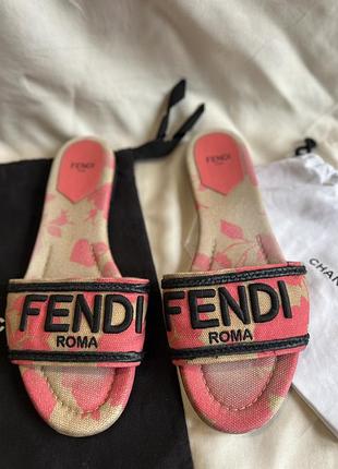 Fendi сандалі
