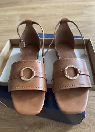 Босоніжки radley london, колір tan, uk6, ey 39, us 8.