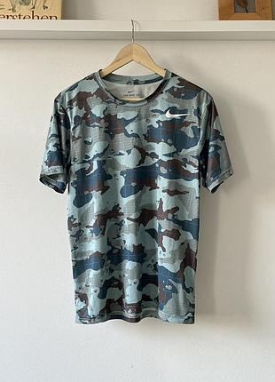 Спортивна футболка the nike tee dri-fit