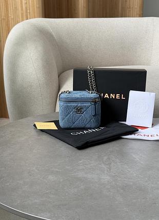Сумочка denim quilted camellia sweetheart mini vanity case silve🩵