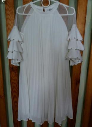 Платье белое свободного кроя