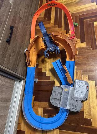 Hot wheels жало скорпіона трек monster truck