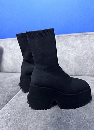 Чоботи-панчохи