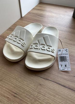 Капці adidas, розмір w8, нові, прольот з американського сайту