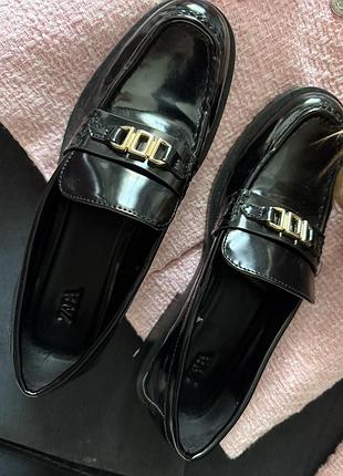 Лофери лакові zara