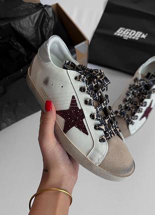 Крутезні жіночі кеди кросівки golden goose super-star burgundy glitter star silver heel tab молочні з бордовим