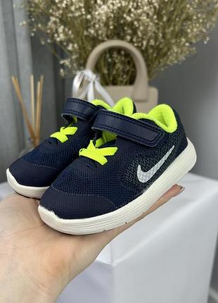 Дитячі оригінальні кросівки nike revolution