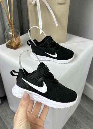 Дитячі оригінальні кросівки nike revolution 6