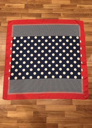 Стильный платок от бренда esprit в классический горох (polka dot)