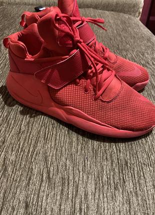 Спортивні кросівки nike