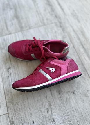 Малинові кросівки clarks 32 розмір