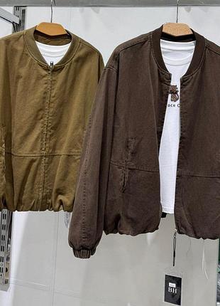 Трендовий бомбер шоколадного кольору стильний бомбер 90 ті стильний бомбер шоколад коричневий бомбер денім джинсова куртка джинсівка вітрівка шоколад