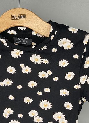 🌼🖤 футболка bershka — чёрная с белым принтом в виде ромашек 4