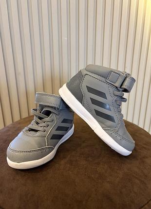 Кросівки adidas