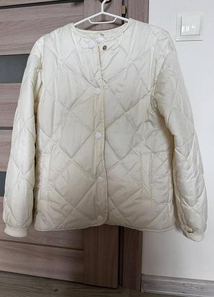 Трендова весняна куртка молочна
