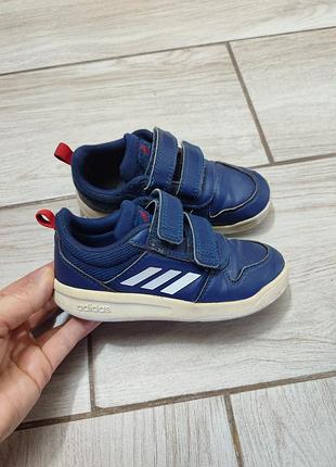 Кроссовки кожаные для мальчика 26р. кроссовки adidas.