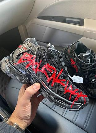 Trainer runner graffiti sneaker in black red