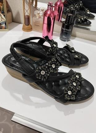 Фирменные женские босоножки apple footwear