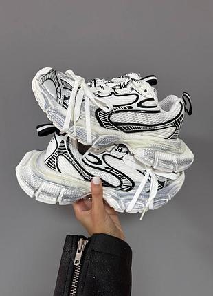 3xl white black
