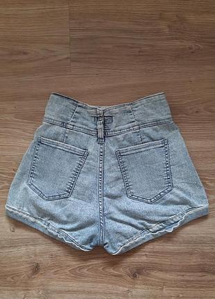 Шорты высокая посадка бренда bershka