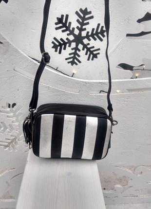 Кожаная сумочка в стиле victoria´s secret чёрная серебристая кроссбоди италия2 фото