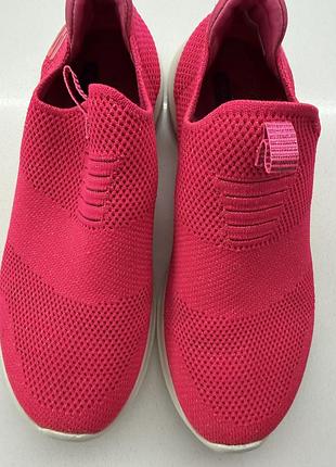 Яскраві кеди від skechers