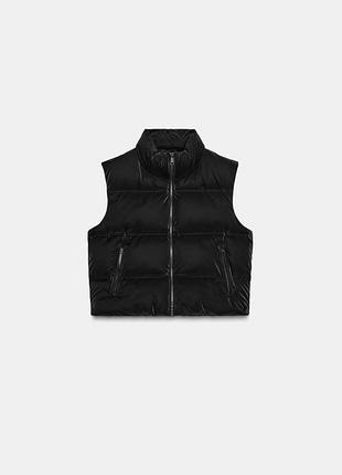 Прорезинений вкорочений жилет zara