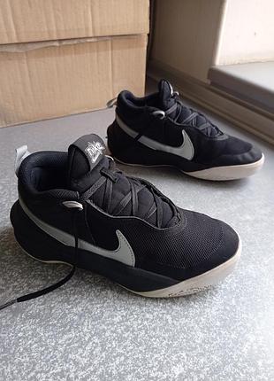 Кросівки nike team hustle d10 gs