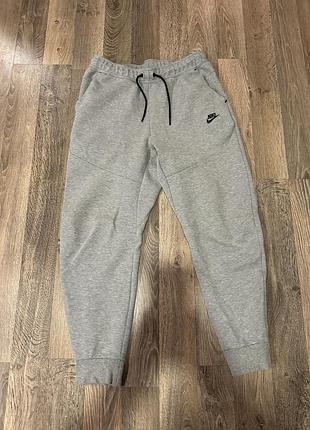 Оригінальні спортивні штани nike tech fleece