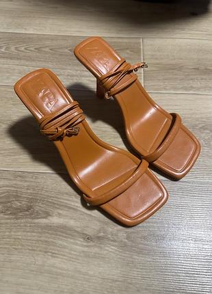 Жіночі босоніжки zara