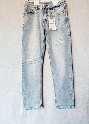 Zara прямые джинсы с потертостями