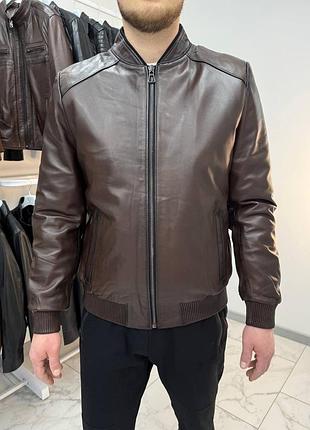 Чоловіча шкіряна куртка бомбер чоловічий чорний шкіряний бомбер коричневий шкіряний бомбер