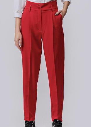Актуальные красные брюки высокая посадка 42 размер