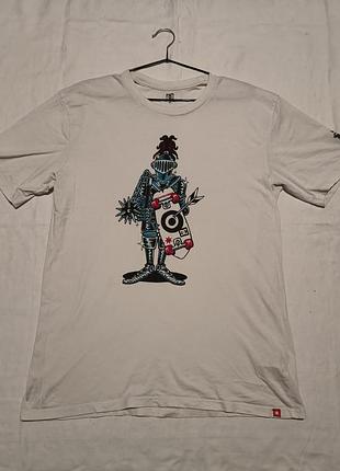 Стильная футболка dc shoes. в виде carhartt wip stussy supreme corteiz nike sb vans element valcom palace quiksilver