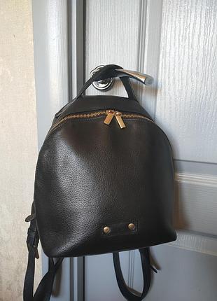 Рюкзак женский из натуральной кожи 
genuine leather