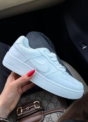 Базові білі кроссівки nike air штучна шкіра