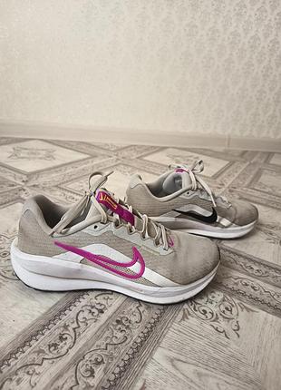 Білі кросівки жіночі nike downshifter 13