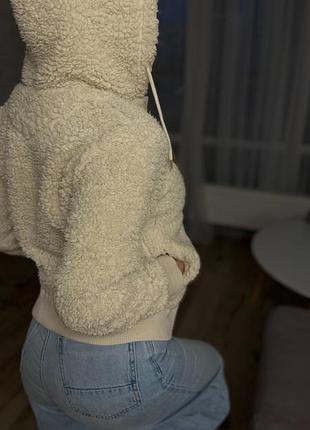 Тепла кофтинку teddy білого кольору. відомого бренду comme ca commune , унісекс, бежевий колір