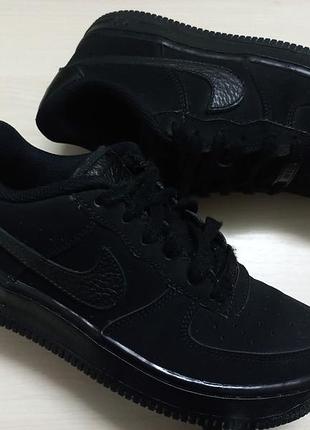 Кроссовки весна-осень кожа мал.35р.nike вьетнам