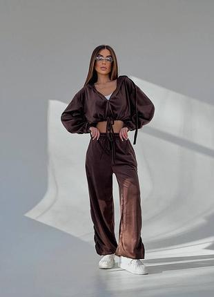 Шоколадный велюровый спортивный костюм oversize